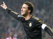 开云体育中国-从德甲争冠焦点战到西班牙淘汰巴拉圭，足球世界的战术交响与命运变奏