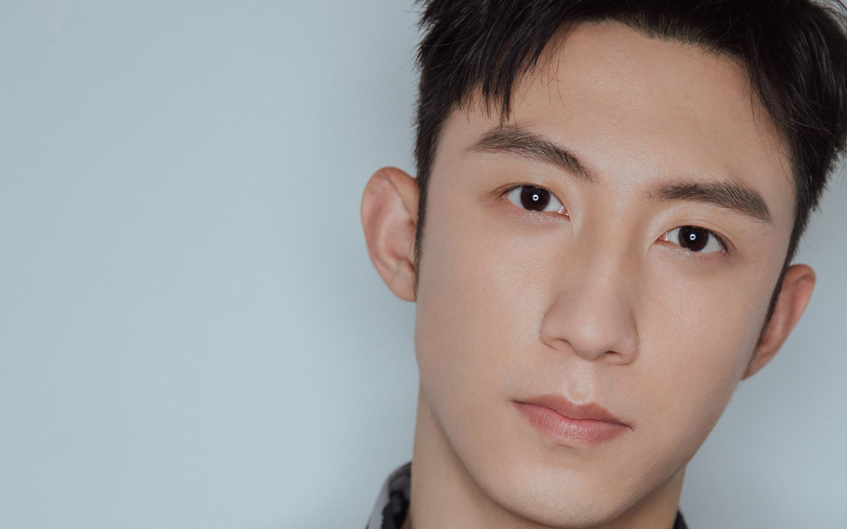 雷恩绝杀惊魂夜，莱万破纪录书写传奇