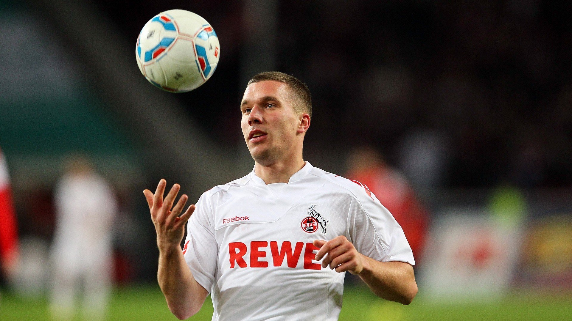 萨卡里程碑之夜，埃及终结威尔士，新星闪耀改写历史