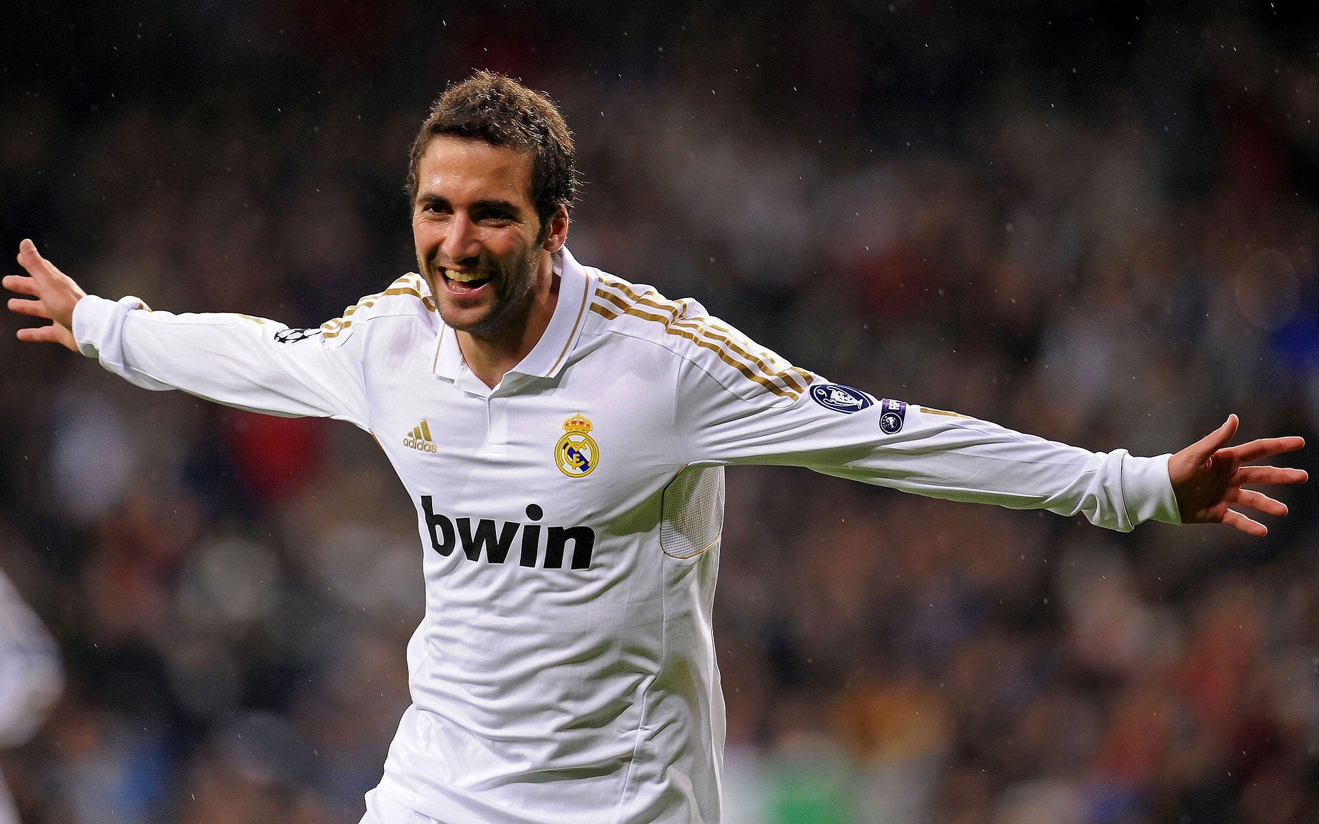 厄德高,F1街道赛之夜的稳定心脏,永不掉线的中场节拍器